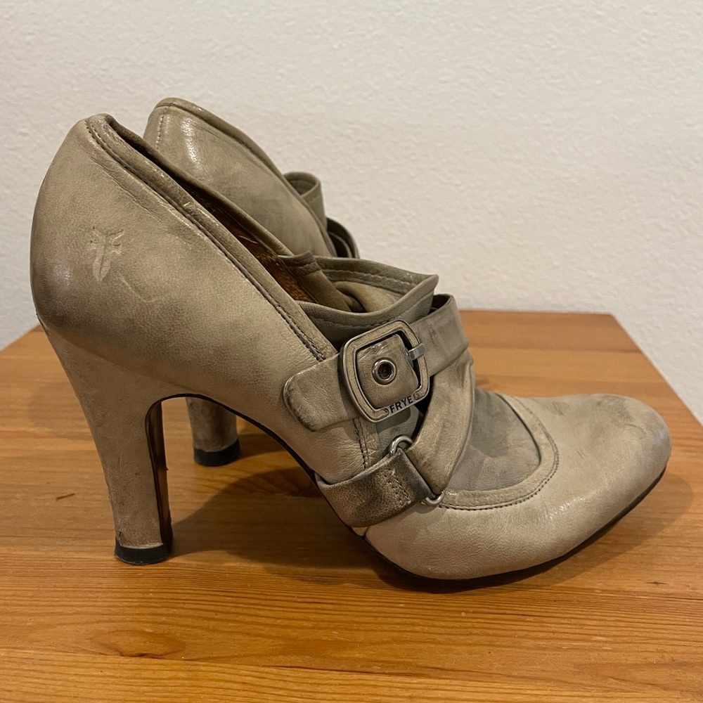 FRYE 8 Allie Softy Pump sage-gray heels booties
